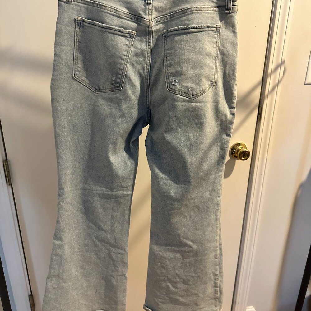 Abercrombie & Fitch The Flare Ultra High Rise Jean - Picture 4 of 5